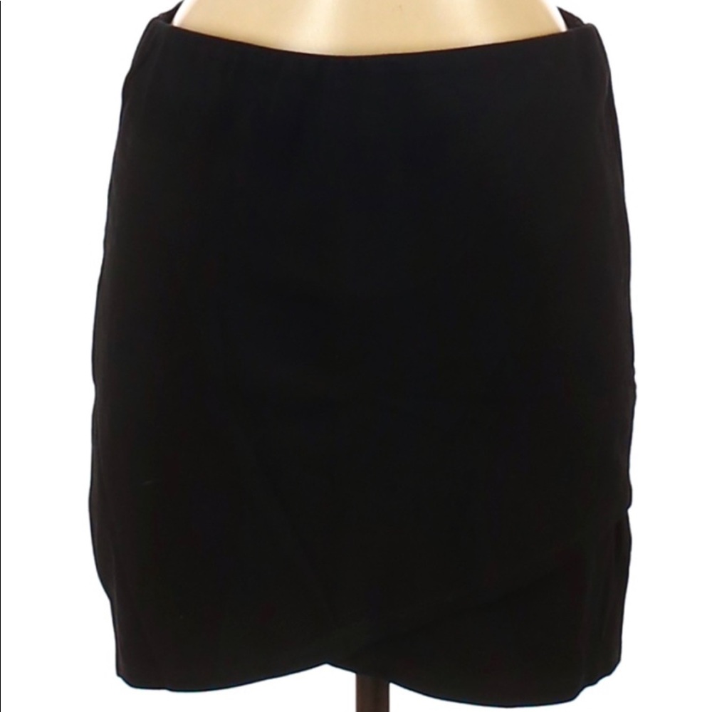 Bishop + Young casual skirt size medium color black excellent condition